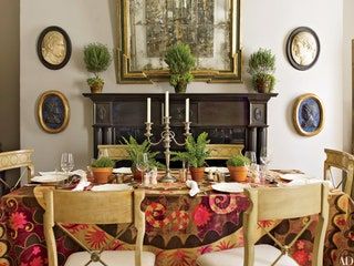 La imagen puede contener Habitación Interior Muebles de comedor Mesa Mesa de comedor Decoración del hogar Diseño de interiores Planta y silla