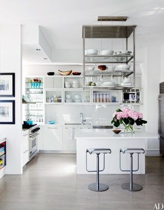Esta imagen puede contener Diseño de interiores Interior Habitación Planta Muebles Cocina Cocina Isla Flor y flor
