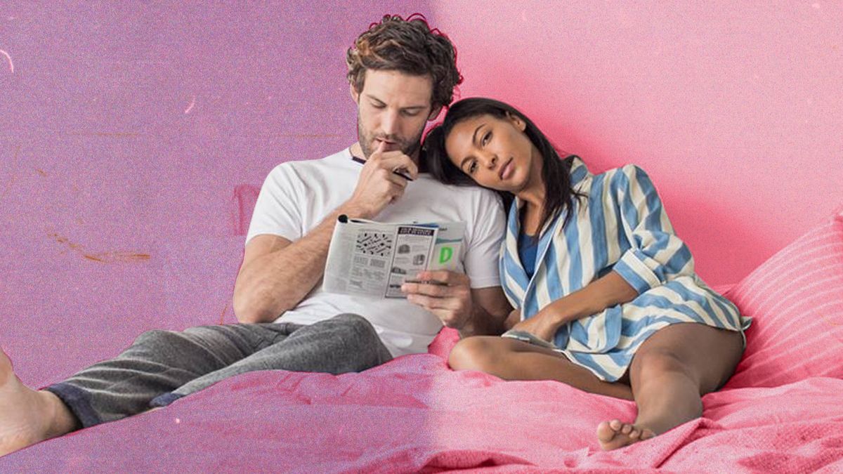 mejores ofertas de colchones Memorial DayPareja descansando en la cama