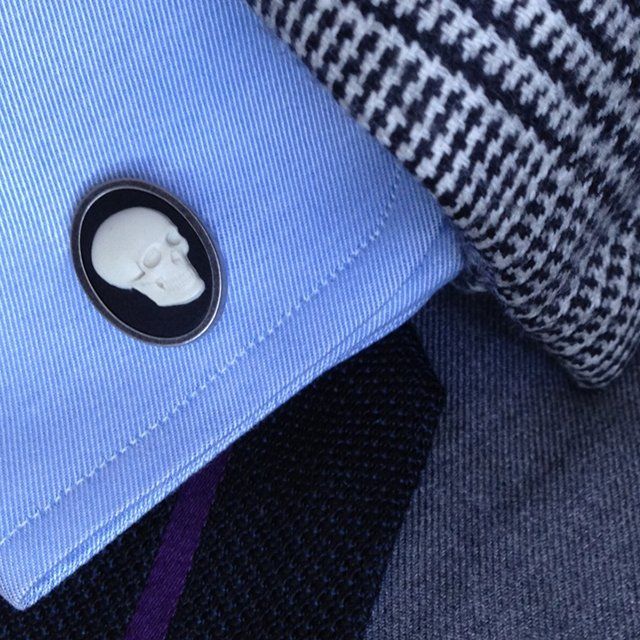 Запонки с камеей и черепом от Paul Smith