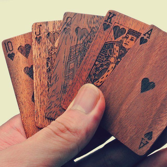 Baraja de cartas de madera