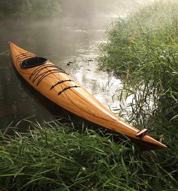 Kayak de madera de cedro