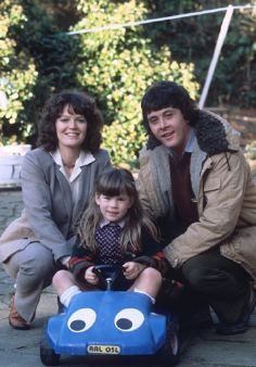 Bilden kan innehålla Richard Beckinsale Människoperson Människor och familj