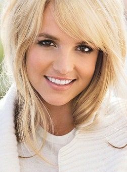 La imagen puede contener Mujer Niña Adolescente Rubio Niño Humano Mujer Persona Niño Cabello Corte de pelo Cara y Rydel Lynch