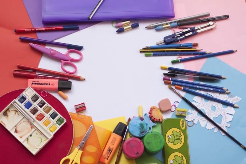 conjuntos de herramientas de dibujo y pintura