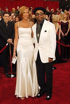 La imagen puede contener la alfombra roja y la alfombra roja de Spike Lee Human Person Premiere Fashion