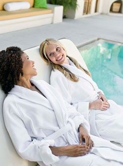 Bild könnte Kleidung Kleidung Mensch und Anneka Rice enthalten