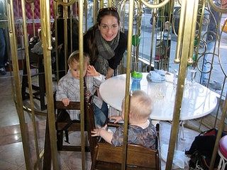 画像には人間と人物が含まれている可能性があります