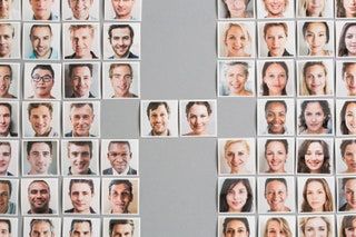 La imagen puede contener Anuncio Collage Póster Persona humana Simone Hanselmann Cabeza Fotomatón Mandíbula y gafas
