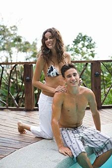 Dieses Bild kann menschliche Person Balkon und Personen enthalten