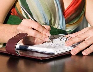 画像にはテキスト人間と日記が含まれる場合があります