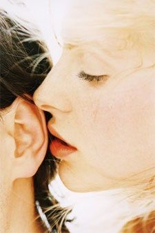 Den här bilden kan innehålla Kiss Kyss och Huvud