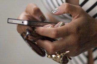 La imagen puede contener uñas y manicura de persona humana