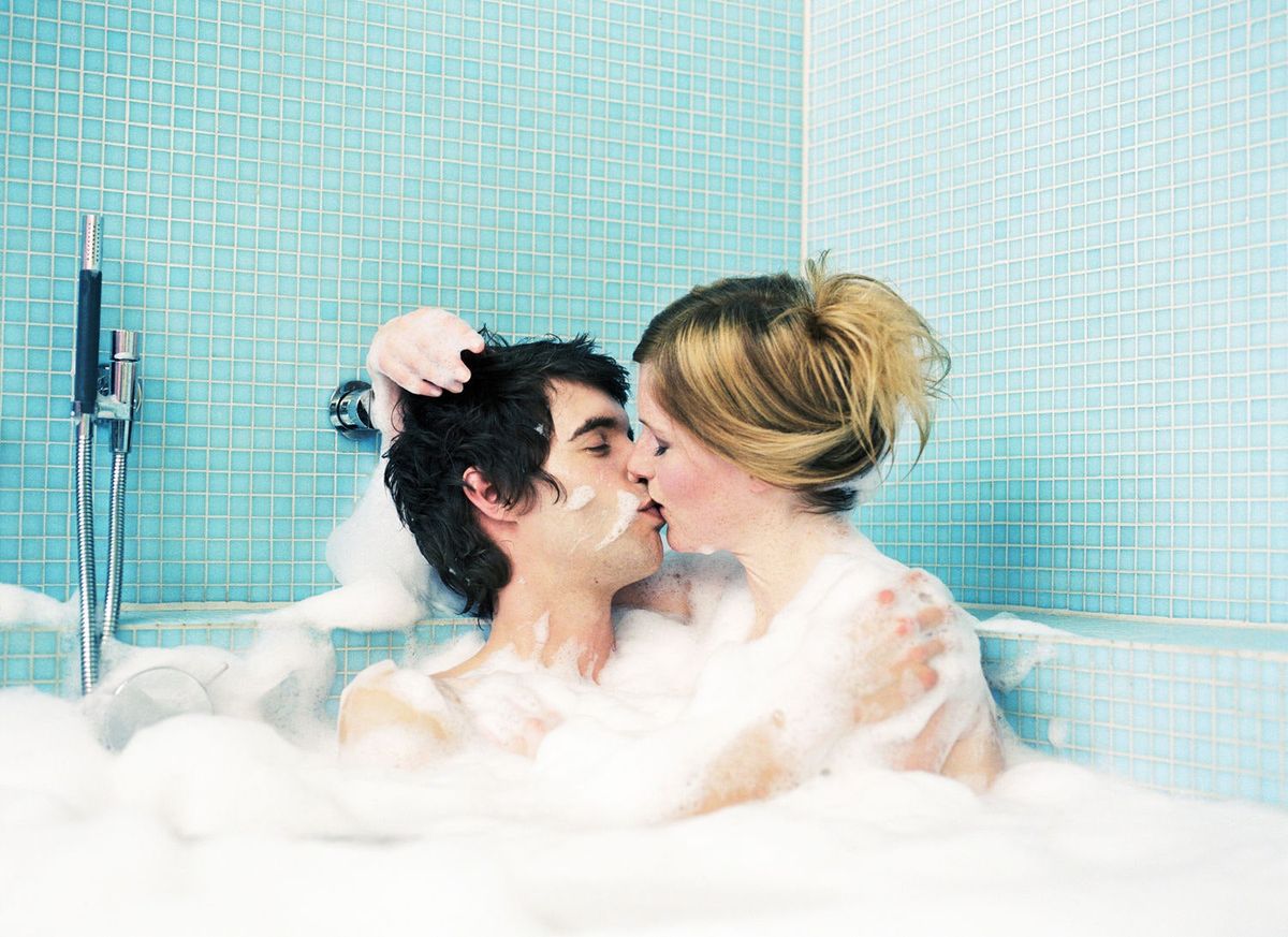 Bild kann Badewanne und Badewanne für eine Person enthalten