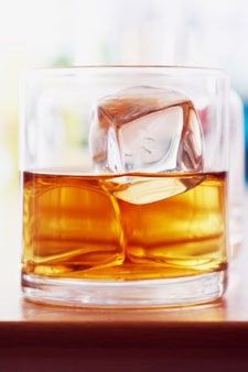 La imagen puede contener Bebida Licor Alcohol Bebida Vaso y Whisky