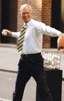 Bild kann enthalten Kleidung Kleidung Hemd Menschliche Person Accessoires Krawattenzubehör und David Letterman