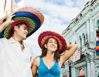 La imagen puede contener Ropa Ropa Persona humana Sombrero Sombrero Mujer y rostro