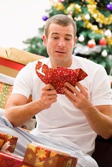 La imagen puede contener una persona humana, fresa, fruta, comida y cara.