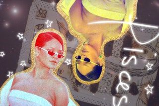 画像にはサングラスアクセサリーアクセサリー人間服アパレル群衆とお祭りが含まれている可能性があります