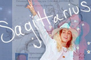 画像には帽子の衣料品のアパレル人間の広告の指とポスターが含まれている場合があります