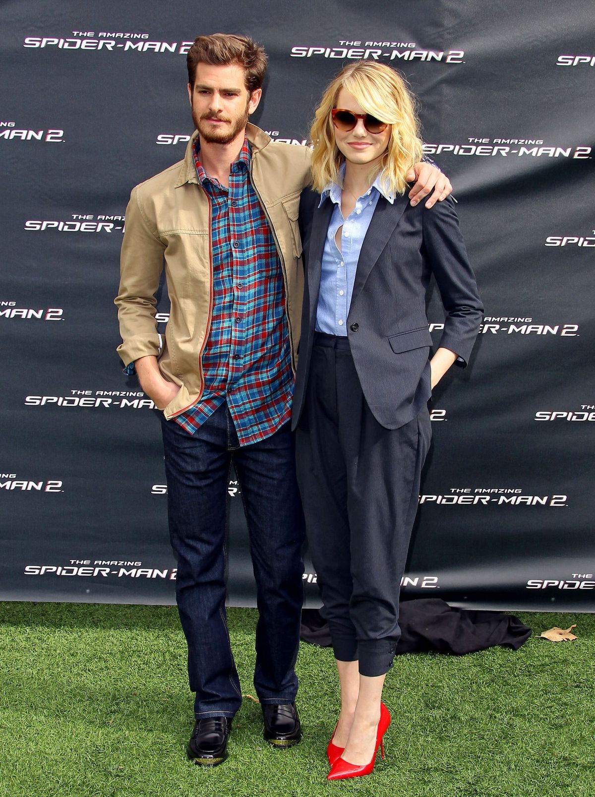 Bild kann enthalten Andrew Garfield Fashion Human Person Sonnenbrillen Zubehör Zubehör Premiere und Kleidung