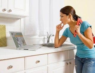 画像には人間と家具が含まれている可能性があります
