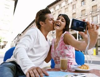 Bild kann menschliche Person Dating Elektronik Kamera Gesicht Foto Portraitfotografie und Selfie enthalten