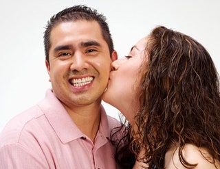 Bild könnte menschliche Person Dating Kuss Küssen und Gesicht enthalten