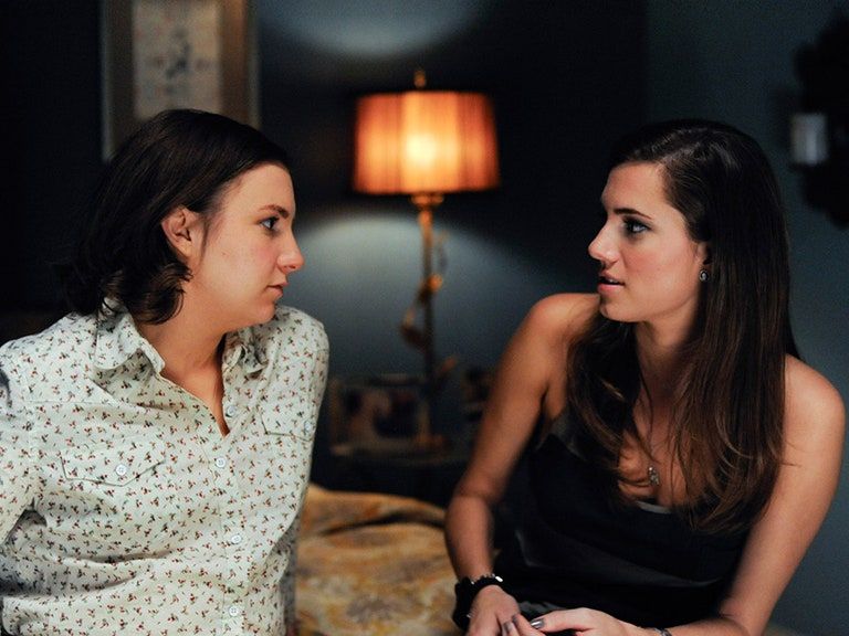 Bild kann Human Person Lamp Tischlampe und Allison Williams enthalten