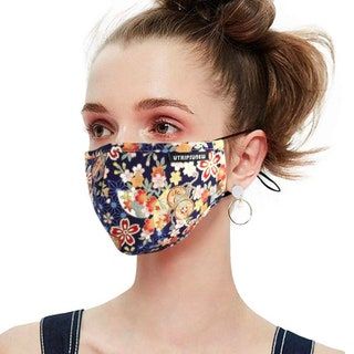 La imagen puede contener una persona humana, ropa, ropa, collar, accesorios y accesorios de joyería