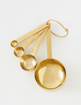 Set mit vier goldenen Messlöffeln