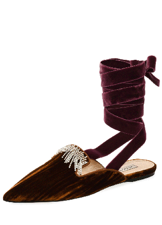 Bild kann Kleidung Bekleidung Schuhe Sandale und Schuh enthalten