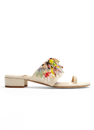 Bild kann Kleidung, Kleidung, Schuhe und Sandalen enthalten