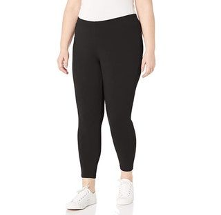 La imagen puede contener Ropa Ropa Pantalones Medias Humanos y Persona