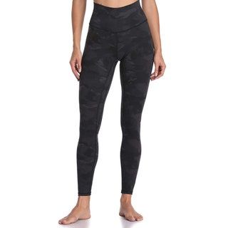 La imagen puede contener Ropa Ropa Pantalones Medias Humanos y Persona