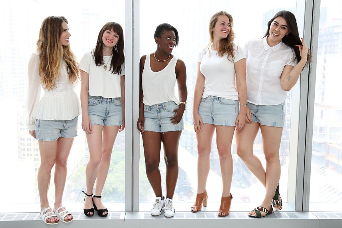 La imagen puede contener Ropa Pantalones cortos Ropa Persona humana Calzado y calzado