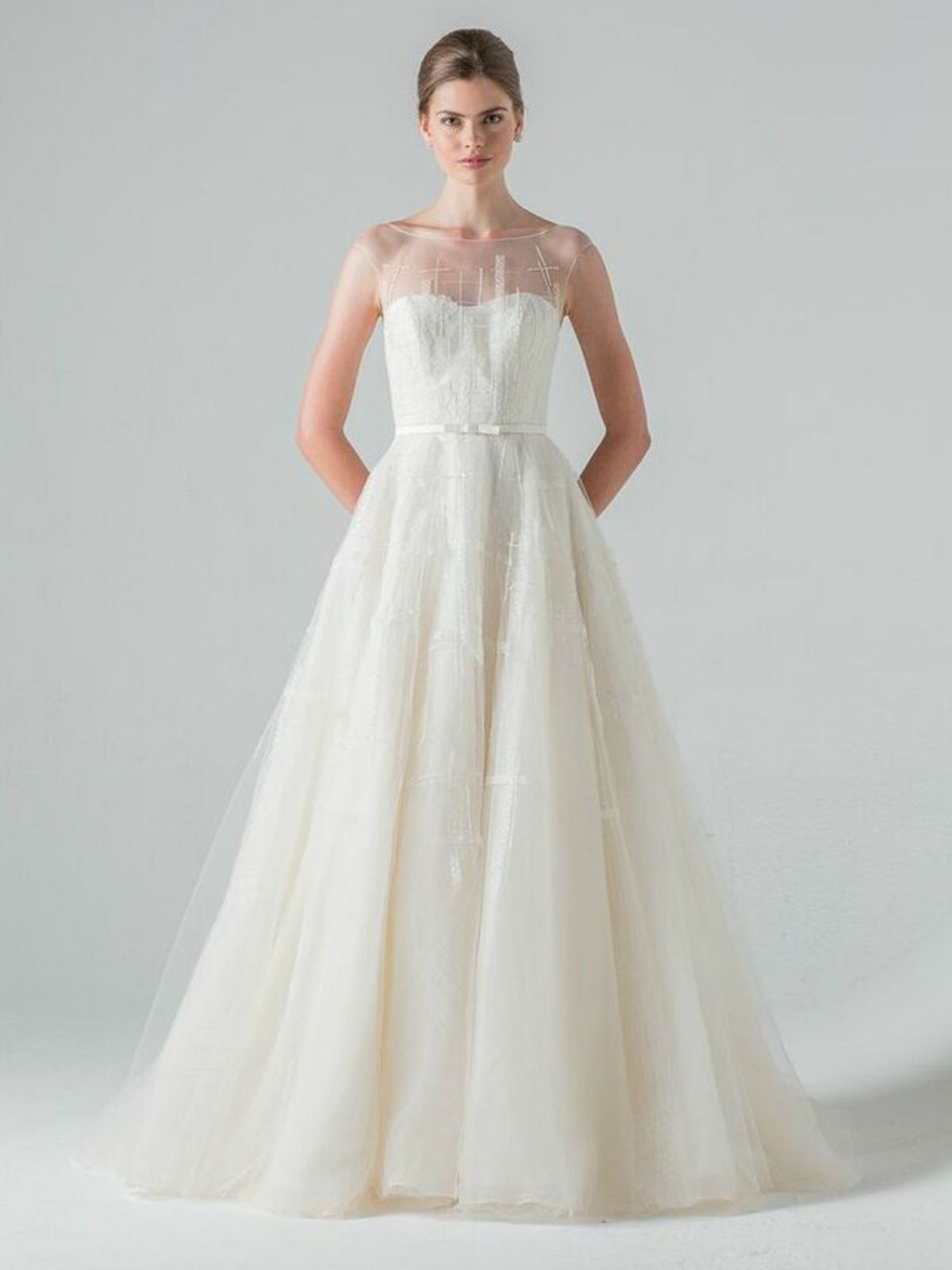 La imagen puede contener Ropa Ropa Vestido de novia Vestido de novia Moda humana y personal