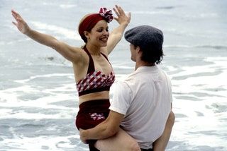 Šiame paveikslėlyje gali būti drabužių, drabužių, žmonių Rachel McAdams ir maudymosi kostiumėlių