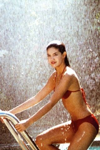 Nuotraukoje gali būti Clothing Apparel Human Person Swimwear ir Bikini