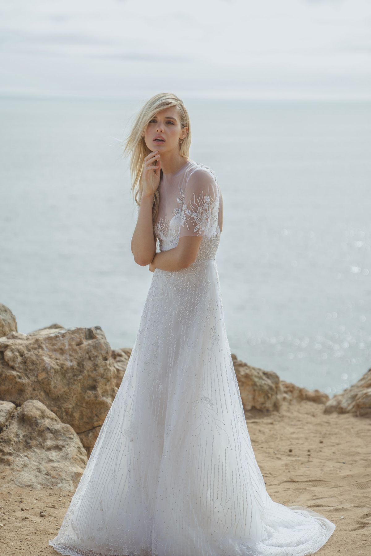 La imagen puede contener Ropa Vestimenta Vestido de novia Vestido de novia Moda Persona humana y vestido de noche
