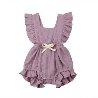 Slika lahko vsebuje Oblačila Oblačila Kapa in Bluza