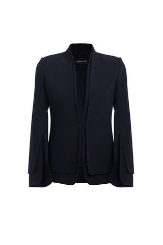 Den här bilden kan innehålla Clothing Apparel Blazer Coat Jacka och Sweater