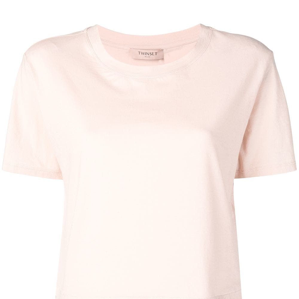 La imagen puede contener: ropa, indumentaria y camiseta