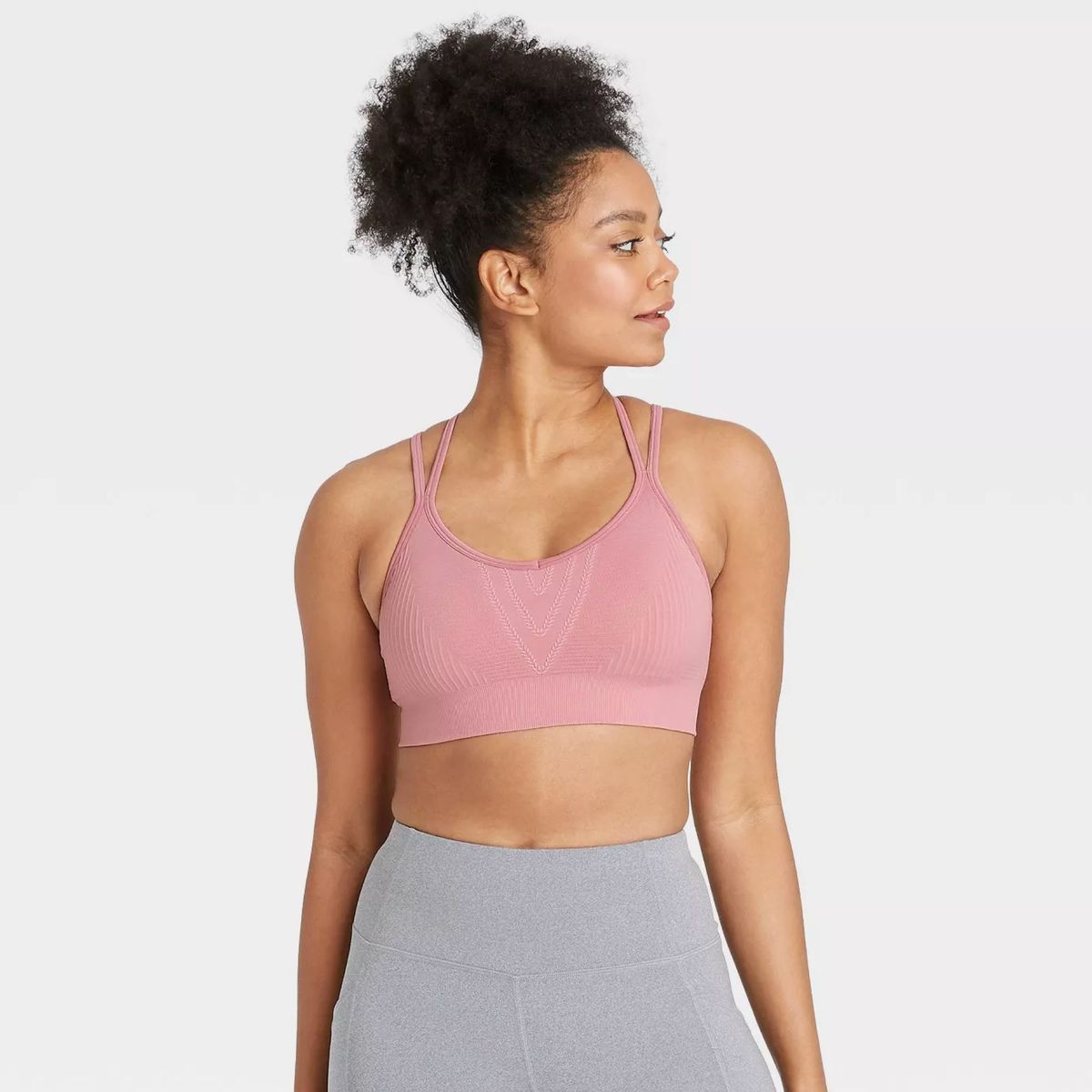 Model trägt rosa Sport-BH