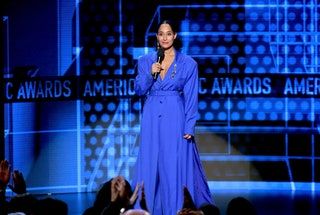 La imagen puede contener Tracee Ellis Ross Human Person Stage Fashion Clothing and Apparel