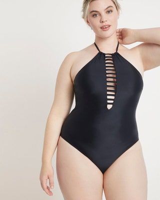 La imagen puede contener Ropa Ropa Accesorios Corbata Accesorio Traje de baño Humano y persona