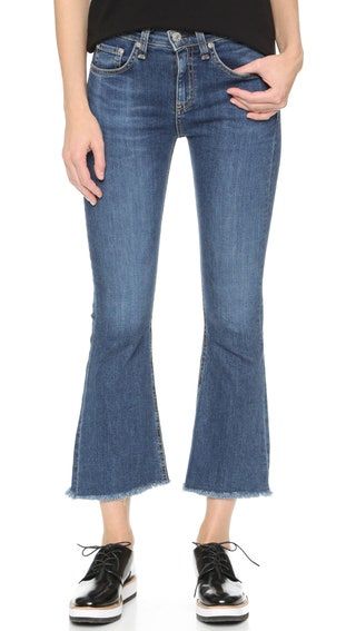 La imagen puede contener Ropa Ropa Pantalones Vaqueros de mezclilla Humano y persona