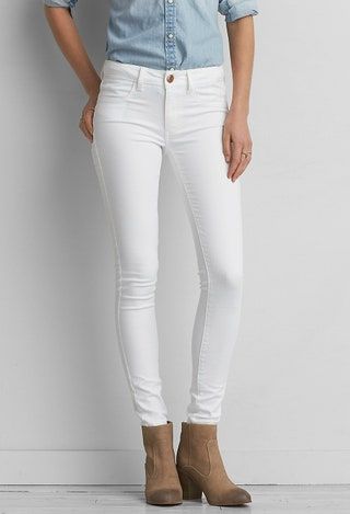 Esta imagen puede contener ropa, ropa, pantalones, persona humana, calzado, mezclilla y jeans
