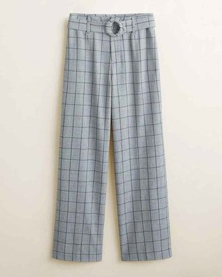 この画像には、衣料品のアパレルパンツとラグが含まれている可能性があります