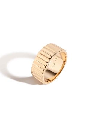 画像にはジュエリーアクセサリーリングアクセサリーとカフが含まれている場合があります